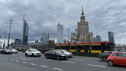 Samochody nadal królują wśród Warszawiaków