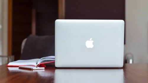 Wymiana baterii i matrycy w MacBooku. Jak efektywnie dbać o swojego Maca?