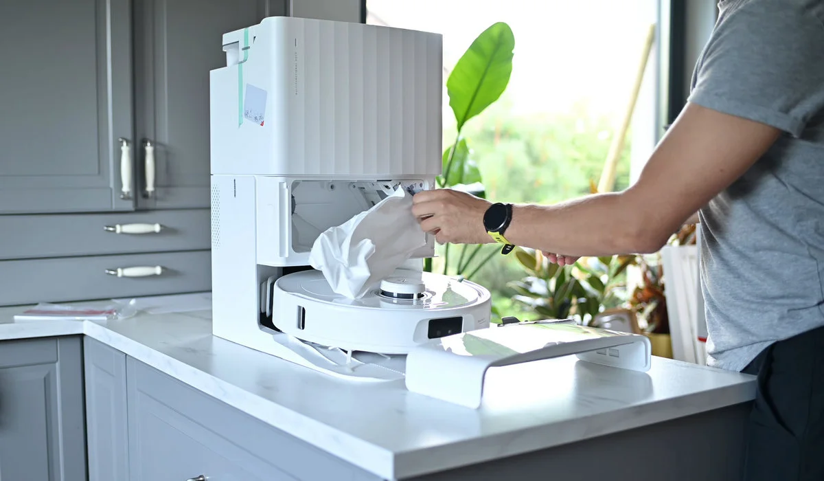 Worek na kurz można wymienić po zdjęciu przedniej pokrywy