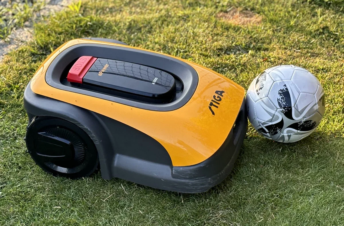 Autonomiczny robot koszący A 1500