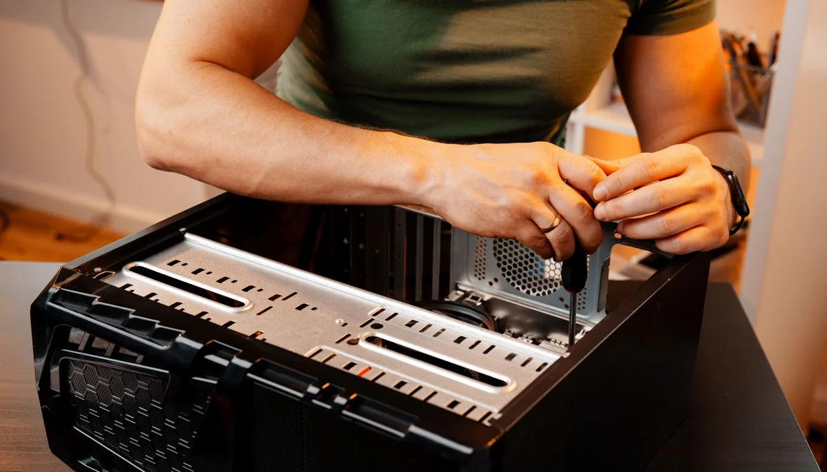 Składanie komputera – co musisz wiedzieć przed zakupem podzespołów?