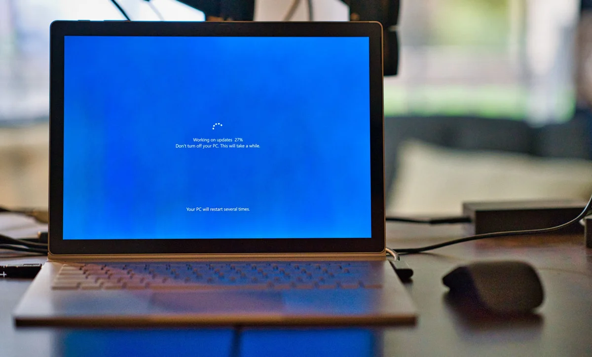 Microsoft nie pyta o zgodę. Automatycznie zaktualizuje Windowsa 11 u wszystkich