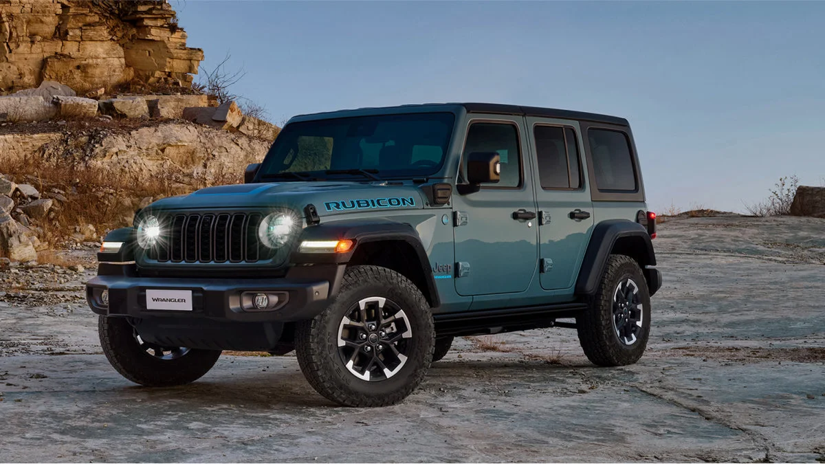 Aktualizacja unieruchomiła Jeepy. Kierowcy hybrydowych modeli wściekli