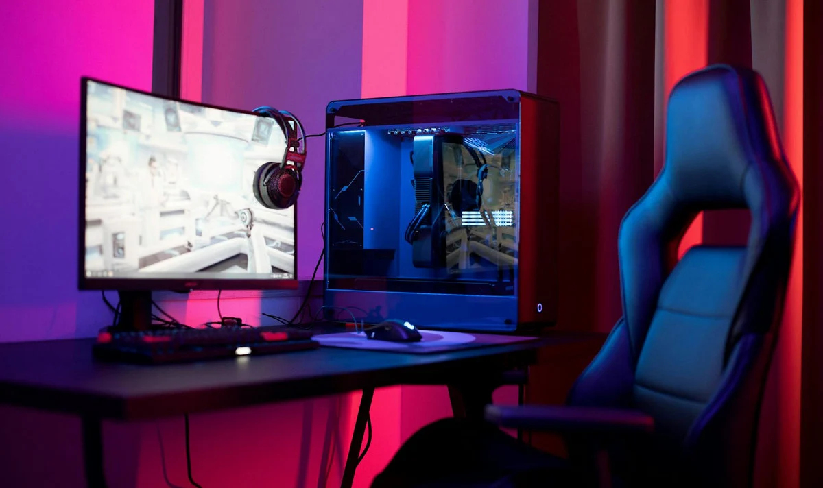 Biurka gamingowe – porównanie ergonomii, regulacji i designu