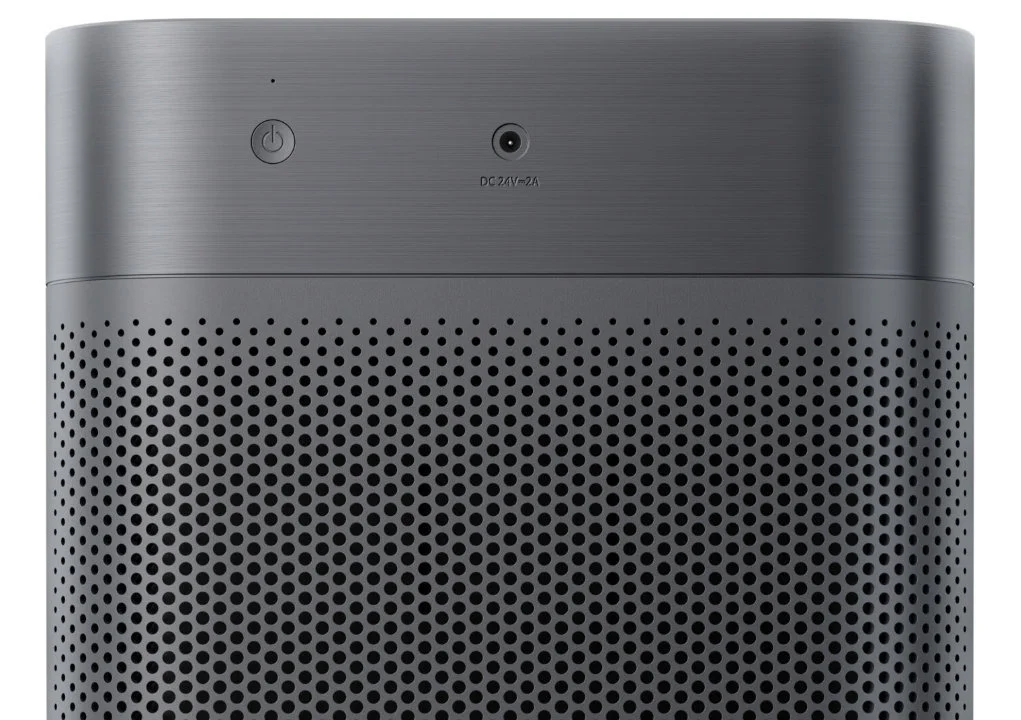 Z tyłu znajdziemy złącze zasilania oraz włącznik