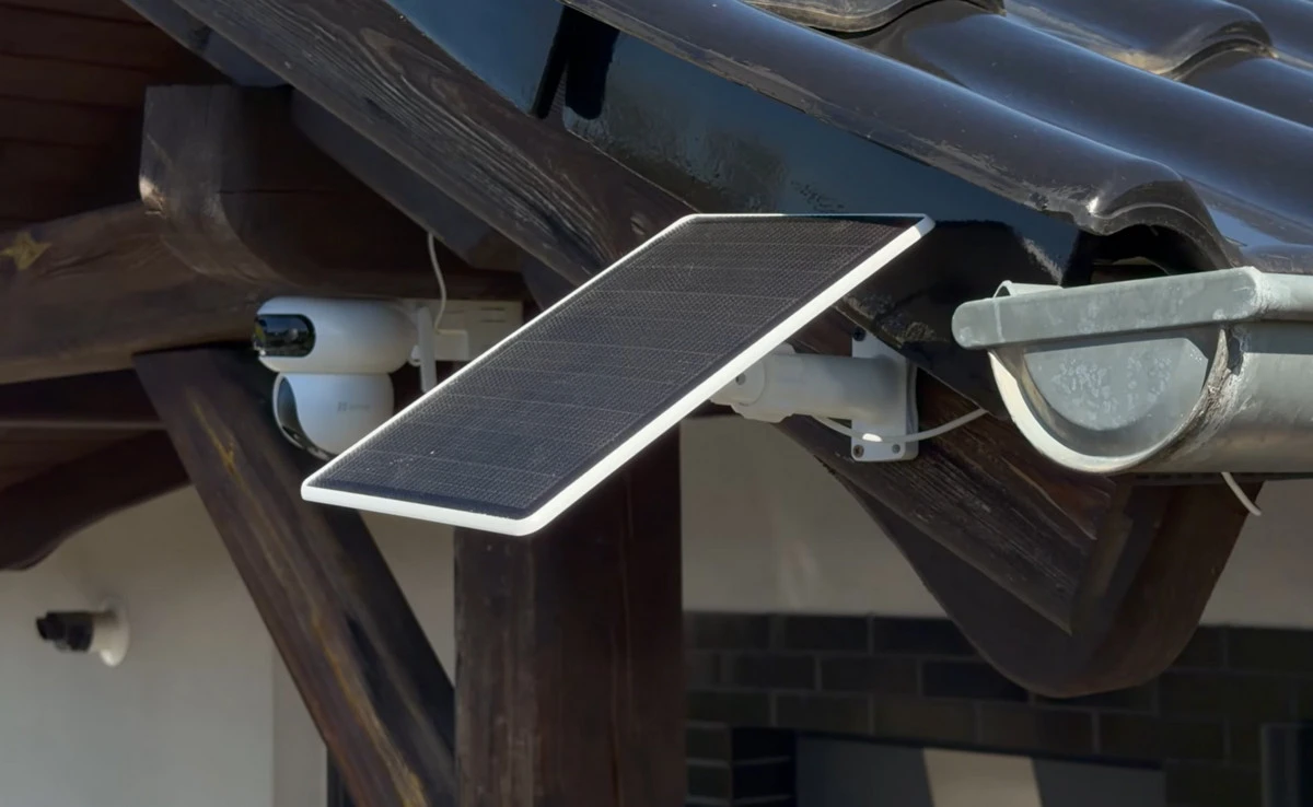 Ta kamera działa bez gniazdka i stałego Wi-Fi. EZVIZ HB90x Dual 4G Kit pilnuje domu na własnych zasadach 