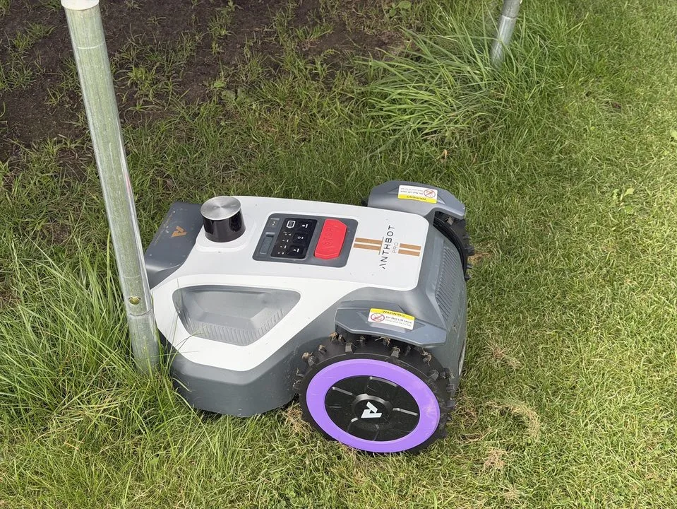 Robot utknął na podstawie trampoliny