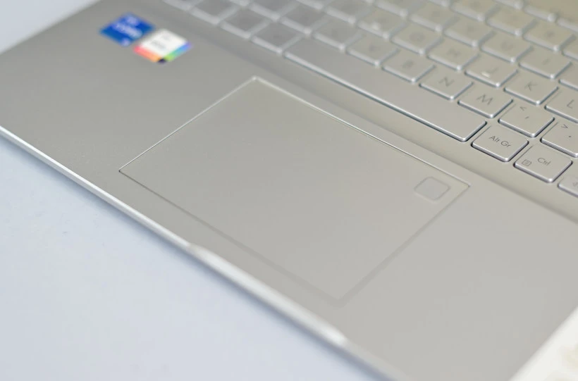 Asus VivoBook 15 K513 OLED 05