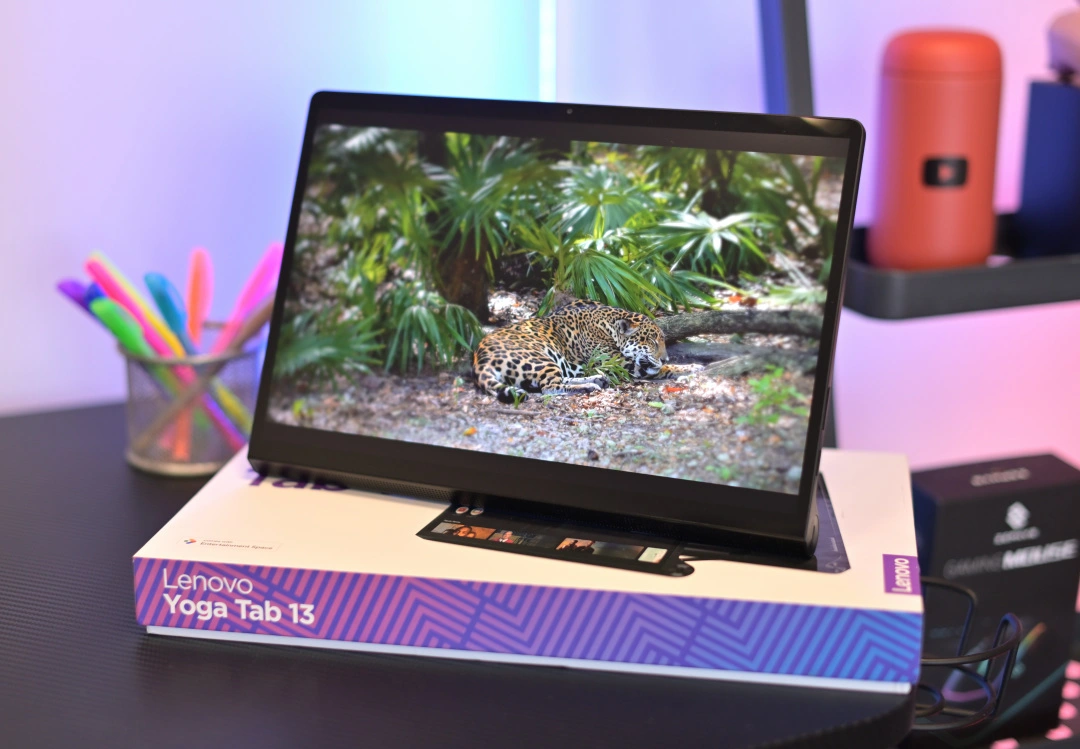 Lenovo Yoga Tab 13 09