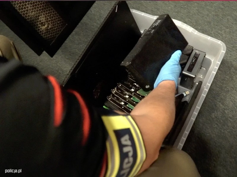 policja zamknela forum 4