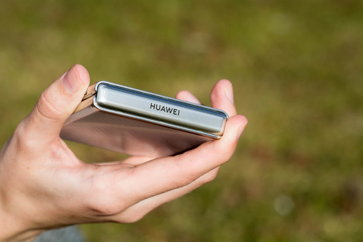 Huawei P50 Pocket 10