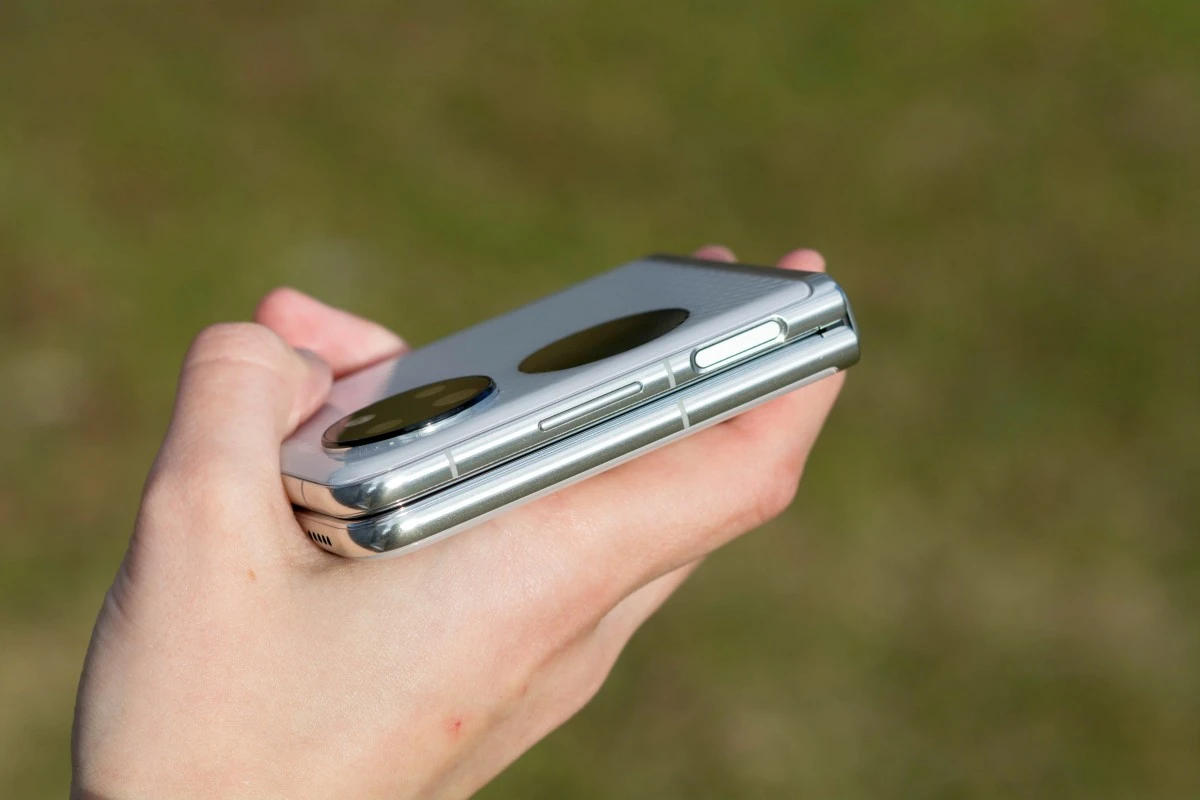 Huawei P50 Pocket 12