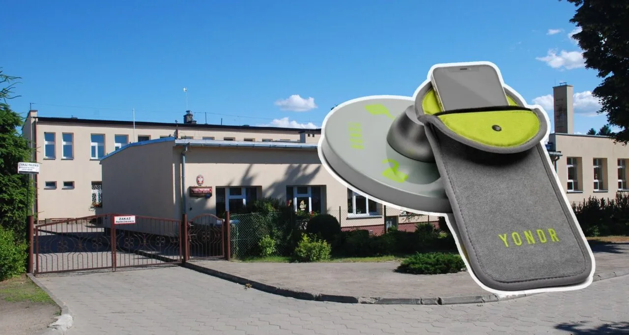 Polska szkoła znalazła sposób na smartfony. Zamyka je w saszetkach