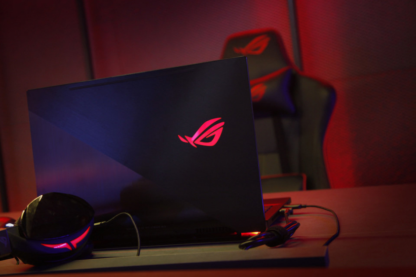 large ROG Zephyrus M Gm501 Scenario Photo02