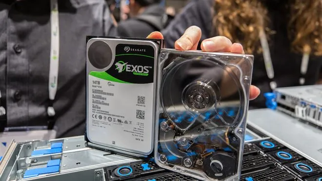Seagate-Exos-X14-and-MACH.2-Multi-Actuator-sample-at-Microsofts-booth-OCP-2018