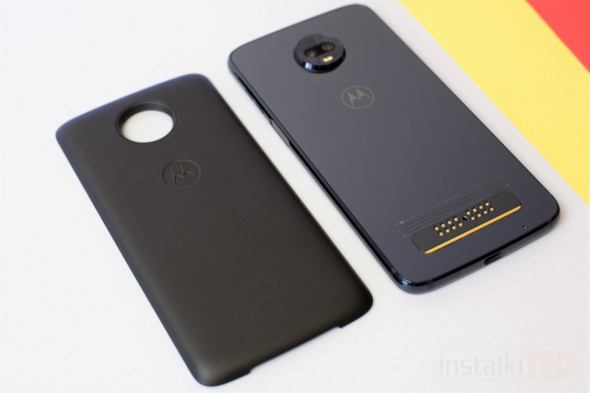 Moto Z3 Play 1