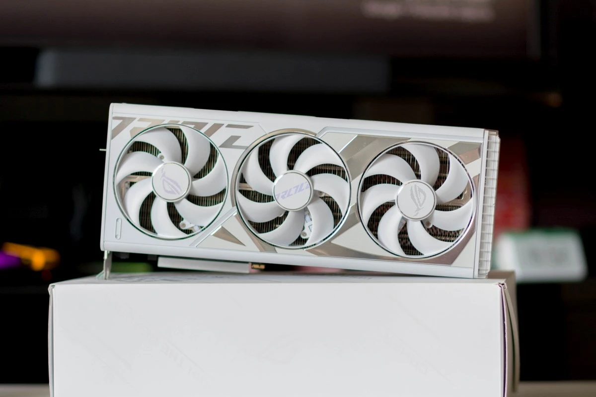 ASUS GeForce RTX 4090 ROG STRIX 13