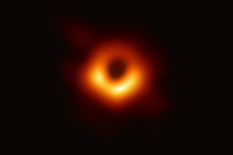 czarna dziura zdjęcie