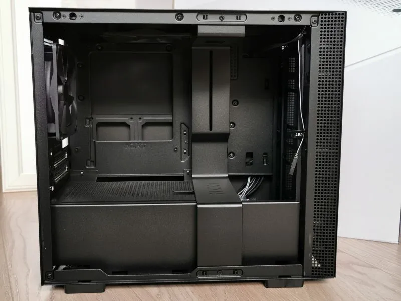 NZXT H210i recenzja 7