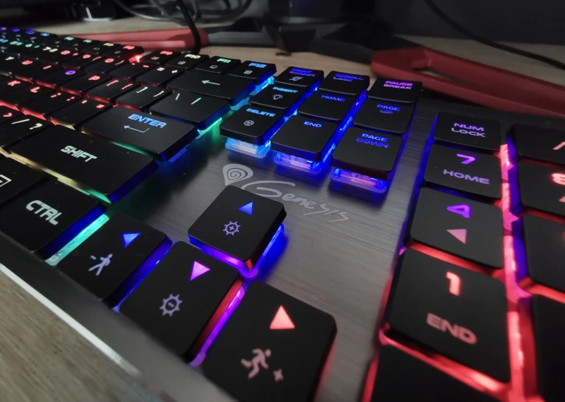 Genesis Thor 420 RGB 11