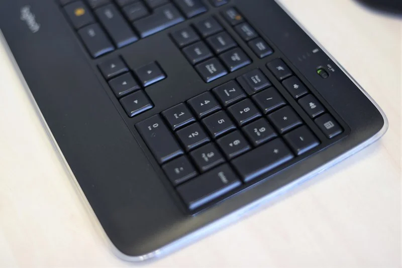 Logitech K800 klawiatura 4