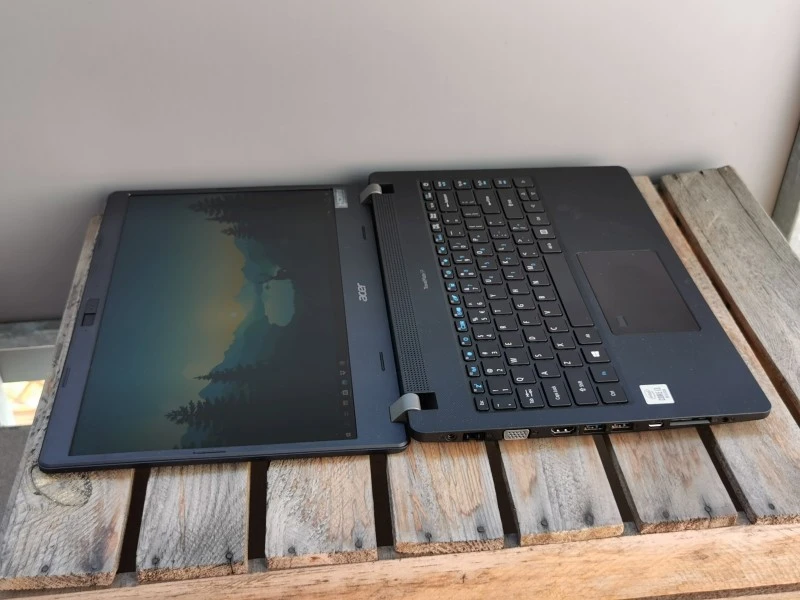 Acer TravelMate P2 4