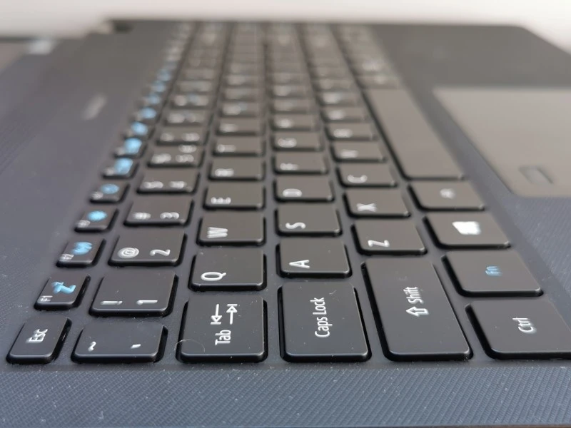 Acer TravelMate P2 6