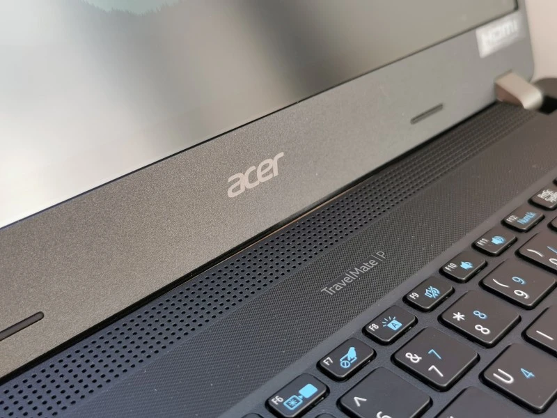 Acer TravelMate P2 7