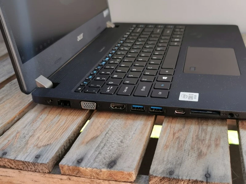 Acer TravelMate P2 8