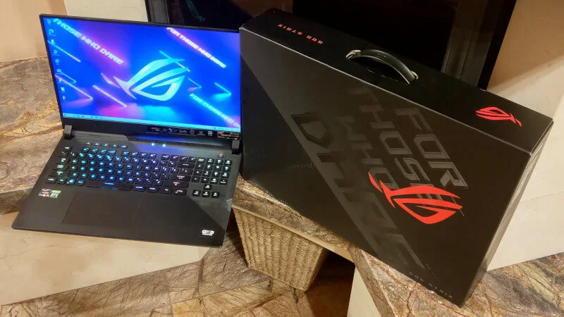 ASUS ROG Strix Scar G733Q