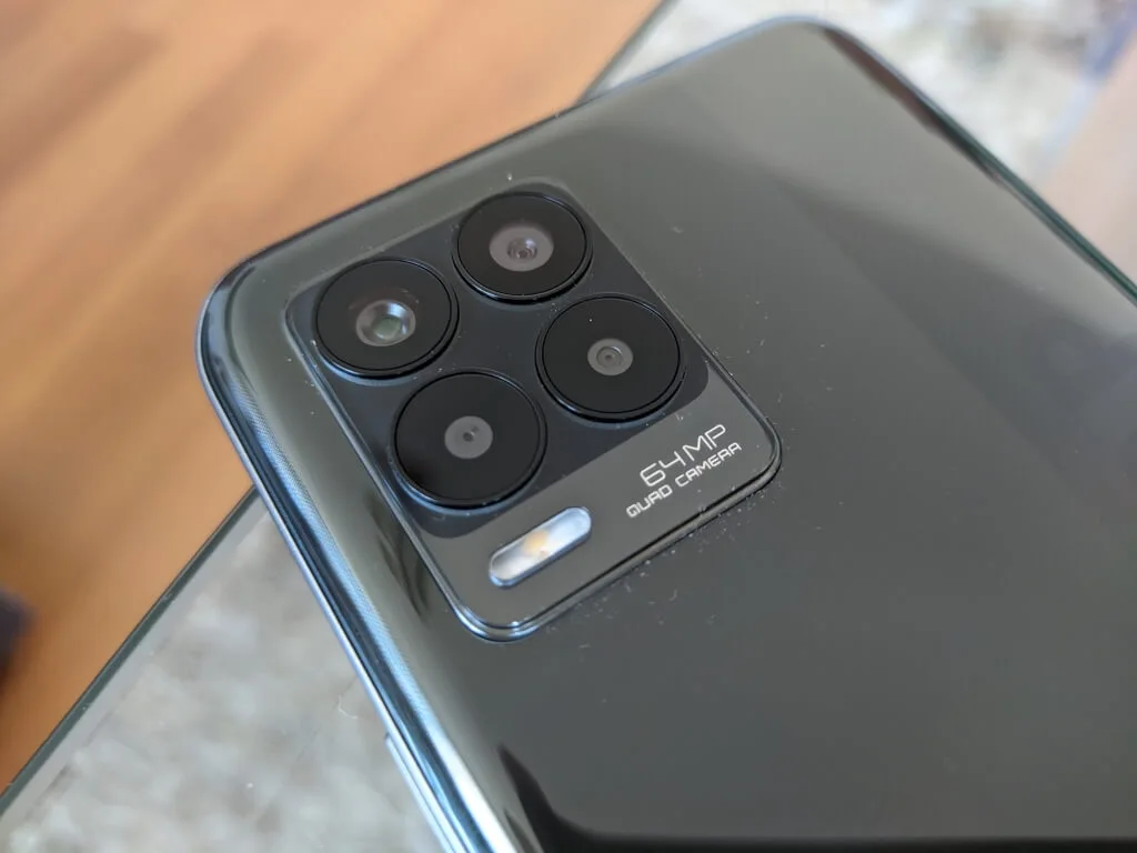 Realme 8 20210331 131933775 sredni