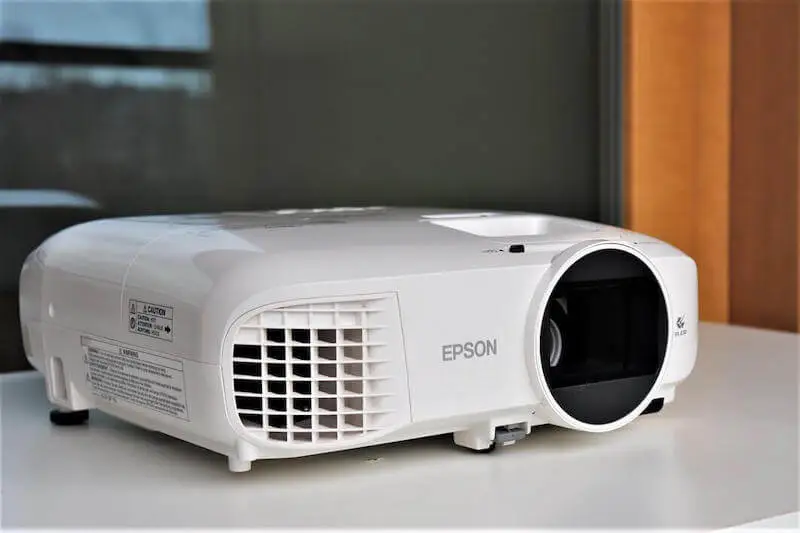 Test projektora Epson EH-TW5700