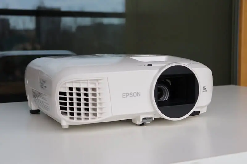 Test projektora Epson EH-TW5700