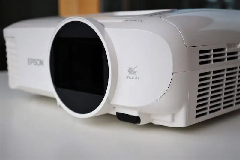 Test projektora Epson EH-TW5700