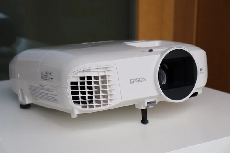 Test projektora Epson EH-TW5700