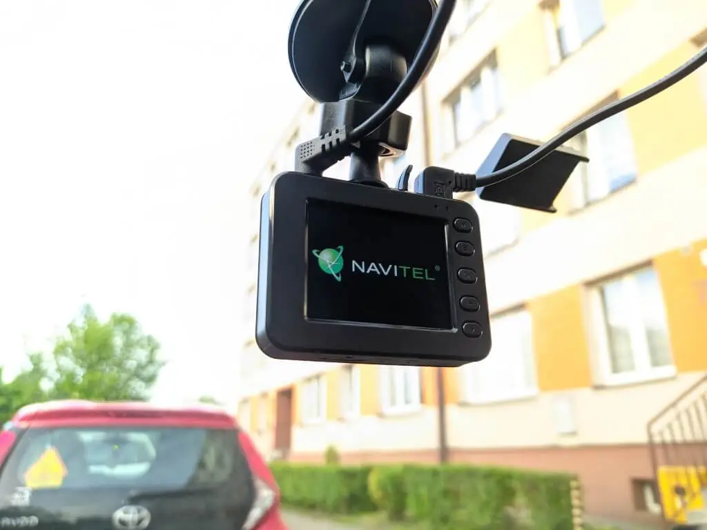 Ta kamera widzi dużo więcej. Test rejestratora Navitel R250 Dual