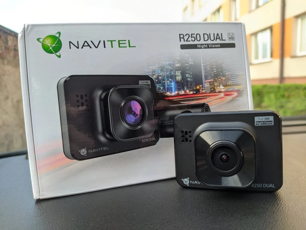 Ta kamera widzi dużo więcej. Test rejestratora Navitel R250 Dual