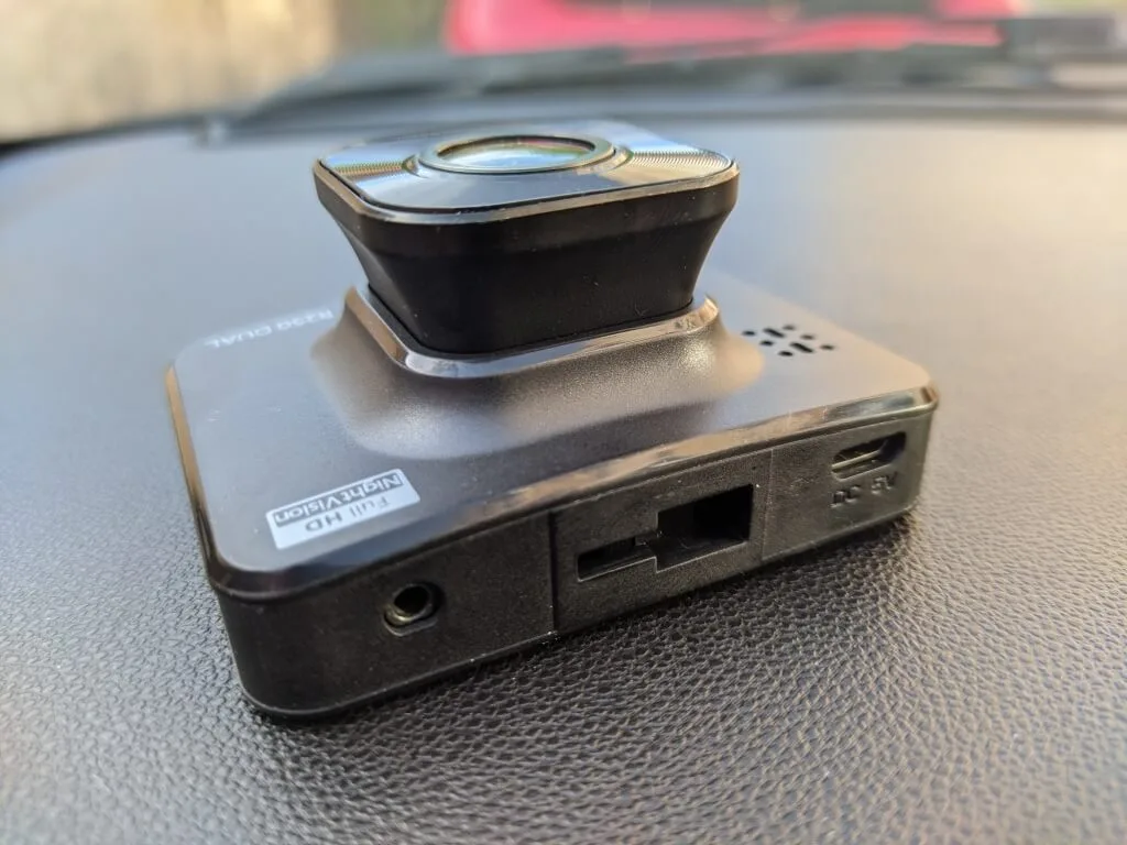 Ta kamera widzi dużo więcej. Test rejestratora Navitel R250 Dual