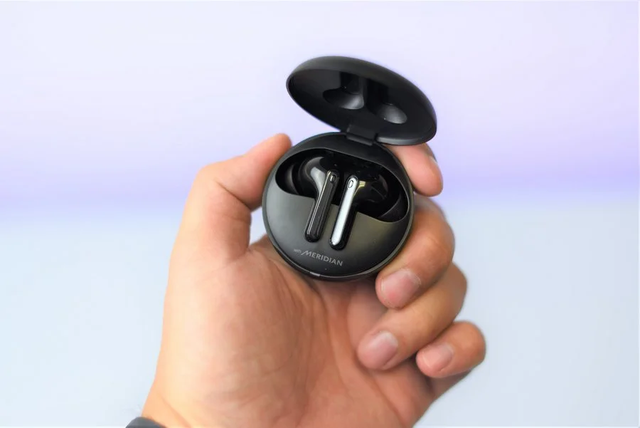 LG TONE Free UVnano 9