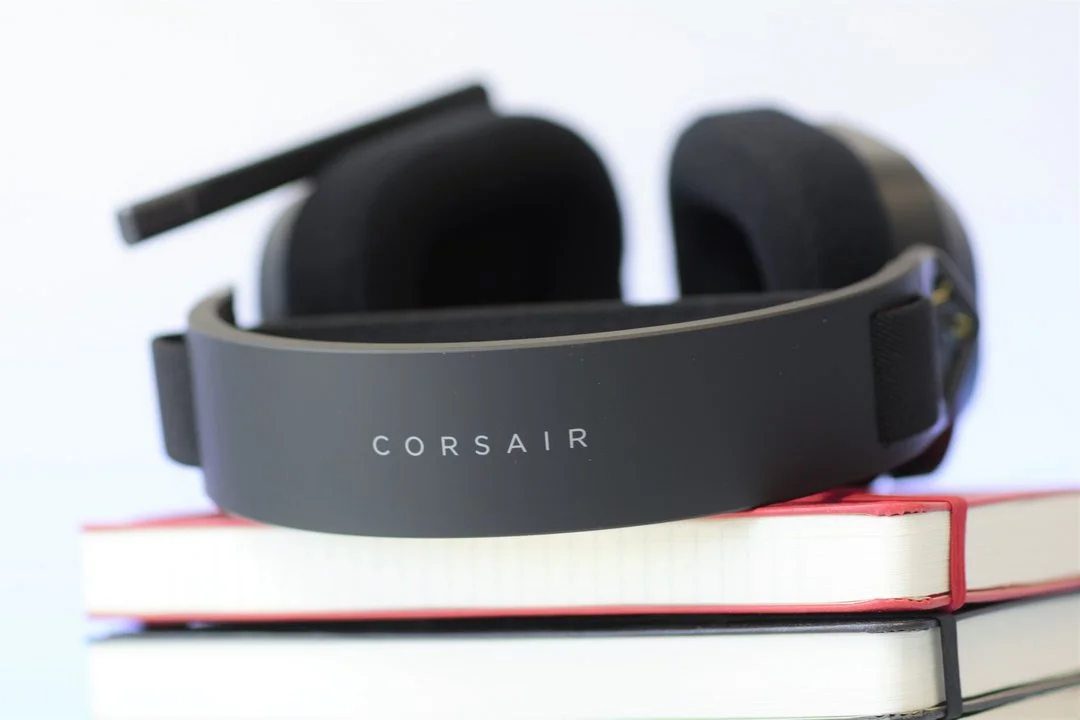 CORSAIR HS80 RGB Wireless 5