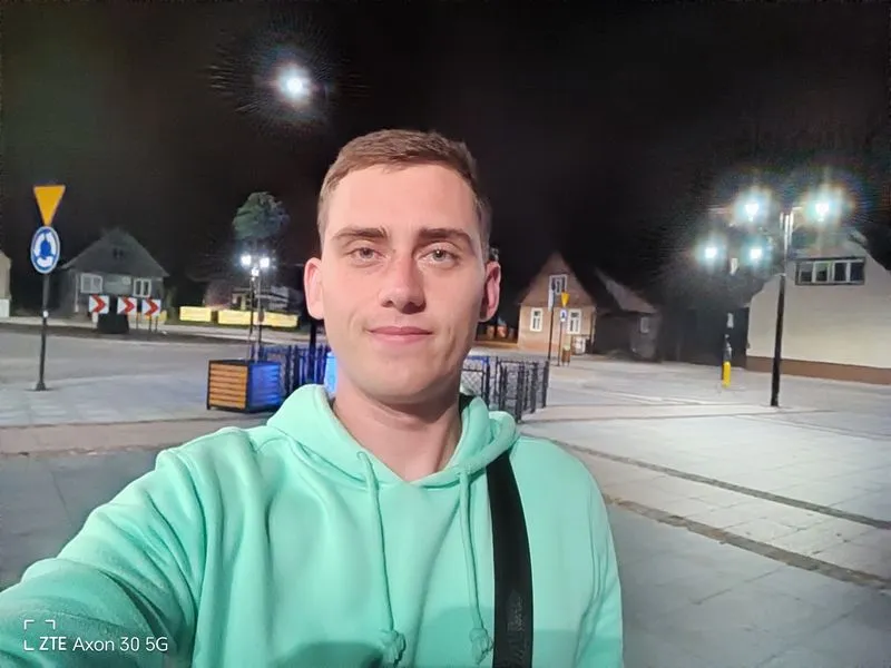 ZTE AXON 30 sample 85