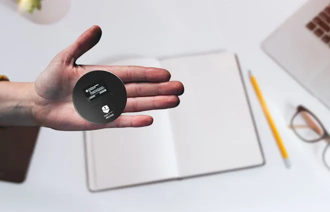 Jesteście ciekawi, jak wygląda portfel do kryptowalut? Teraz możecie go nawet kupić