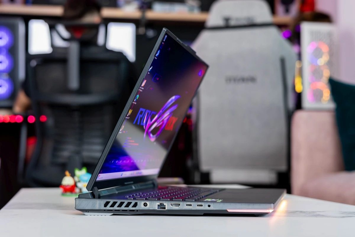 ASUS ROG Strix Scar 18