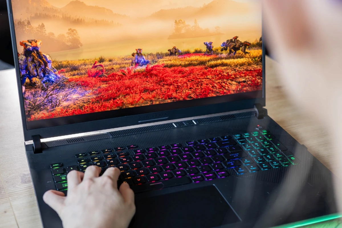 ASUS ROG Strix Scar 18