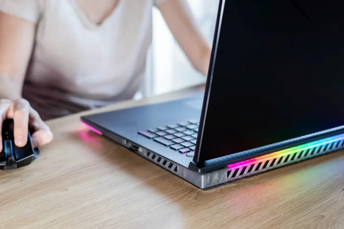 ASUS ROG Strix Scar 18