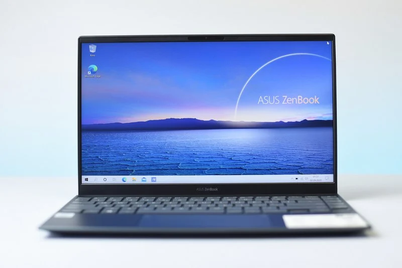 ASUS ZenBook 14 UX425J 10