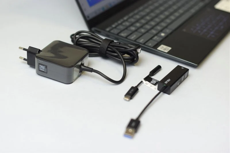 ASUS ZenBook 14 UX425J 15