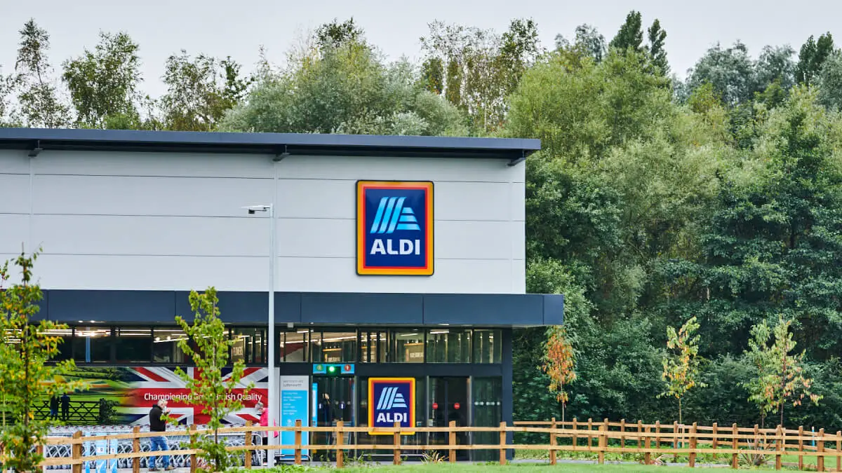ALDI rozpoczyna ofensywę. Butelkomaty we wszystkich sklepach
