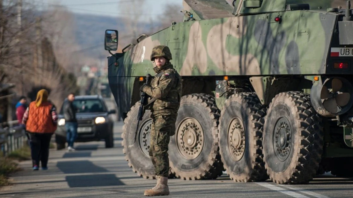 Alert RCB straszy zagranicznych turystów w Polsce użyciem broni