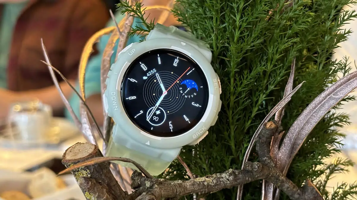 Amazfit Active Edge. Niedrogi smartwatch dla aktywnych debiutuje w Polsce